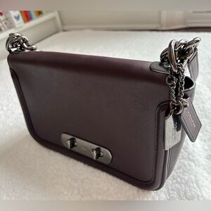 Coach Swagger shoulder bag in burgundy/maroon glove tanned leather